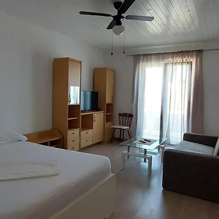 Apartman Figaro Sa Dva Tusa I 2X Wc Kaštela Exterior foto